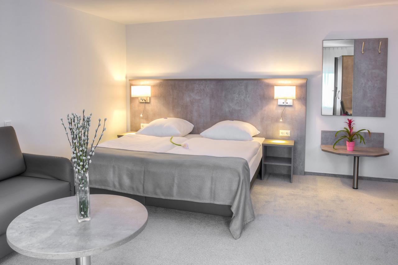 Fast Lane Hotel Barweiler Extérieur photo