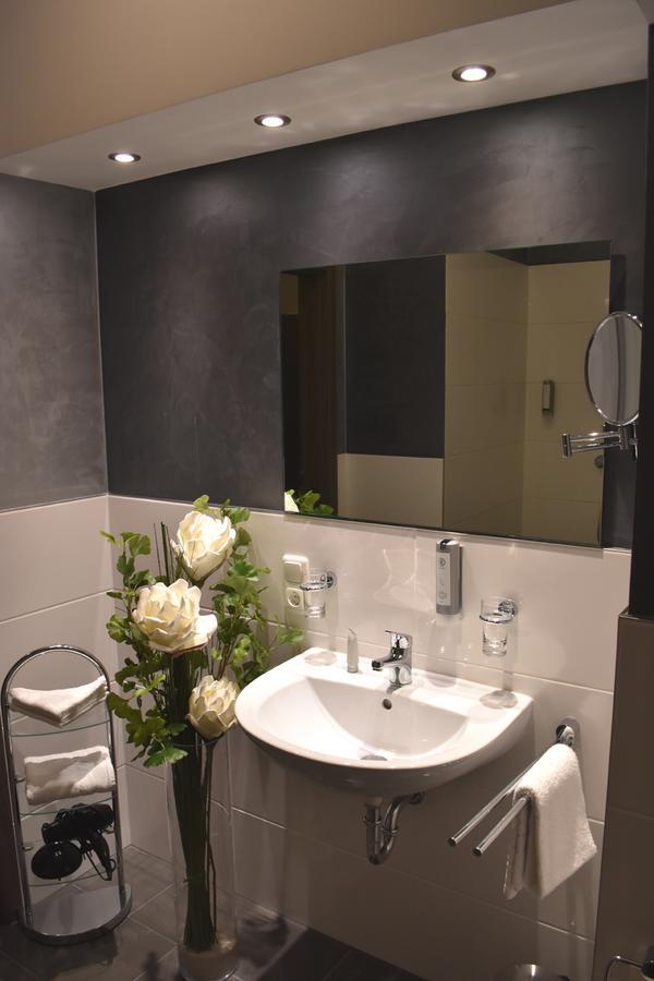 Fast Lane Hotel Barweiler Extérieur photo