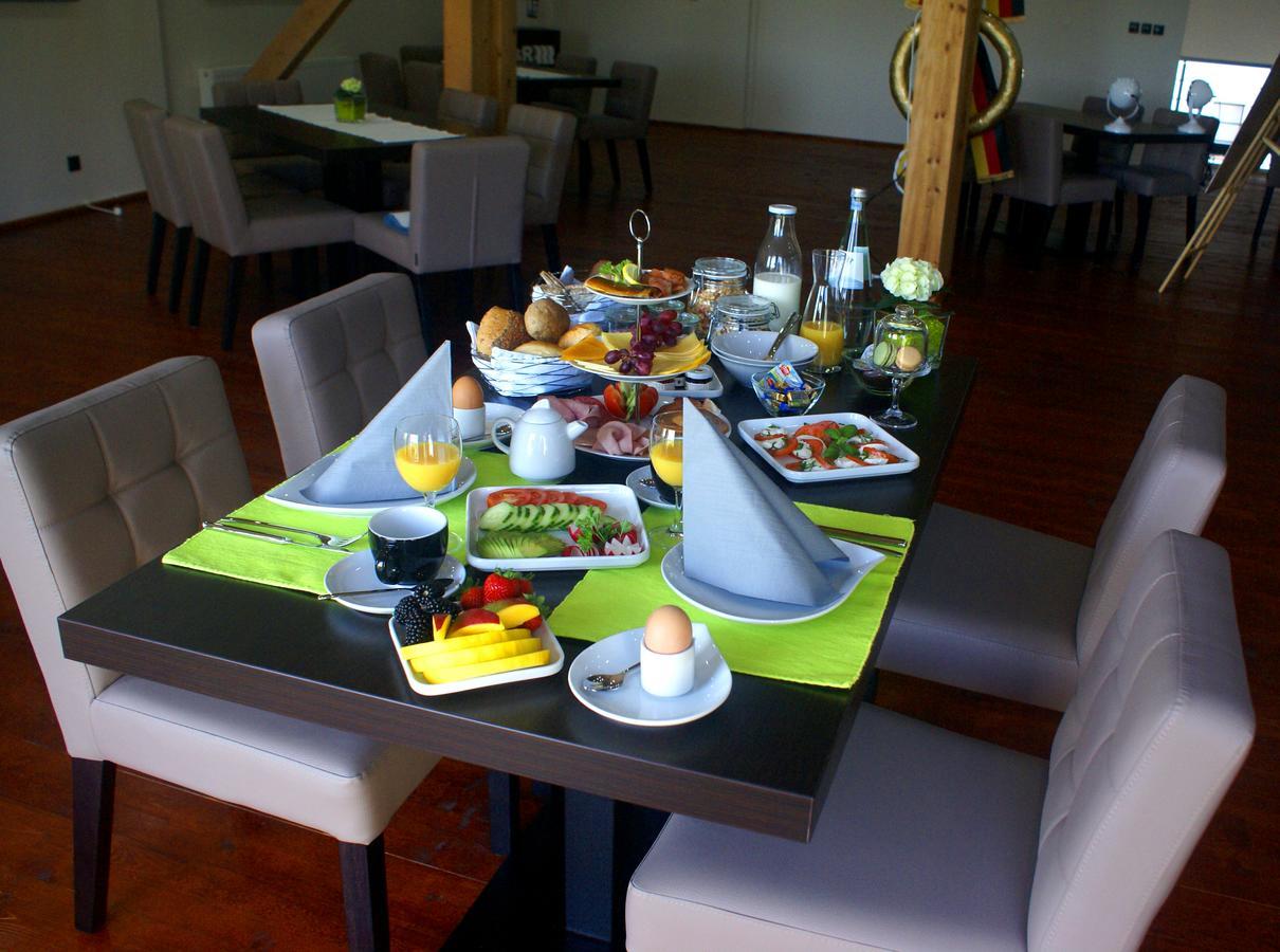 Fast Lane Hotel Barweiler Extérieur photo