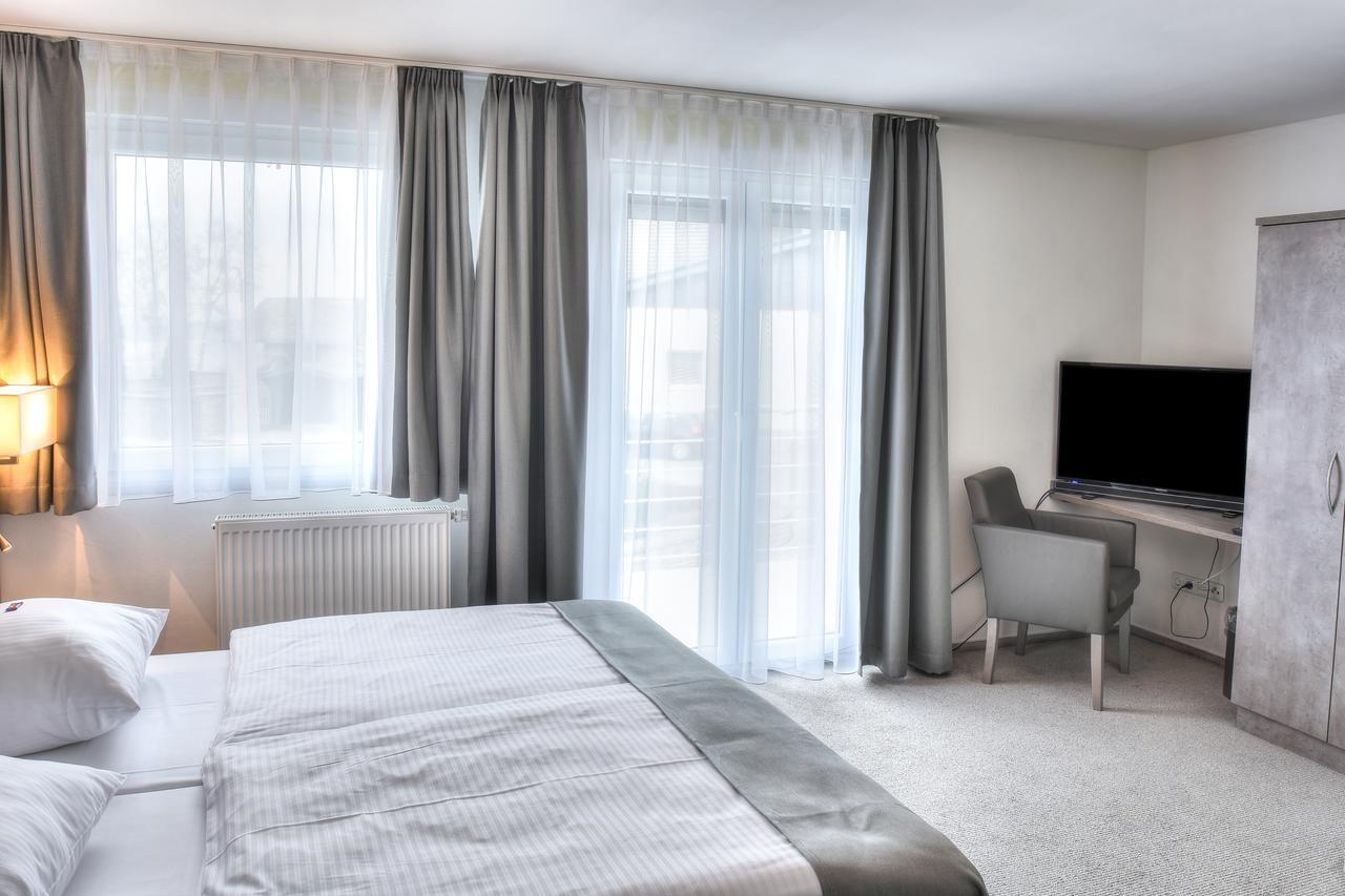 Fast Lane Hotel Barweiler Extérieur photo