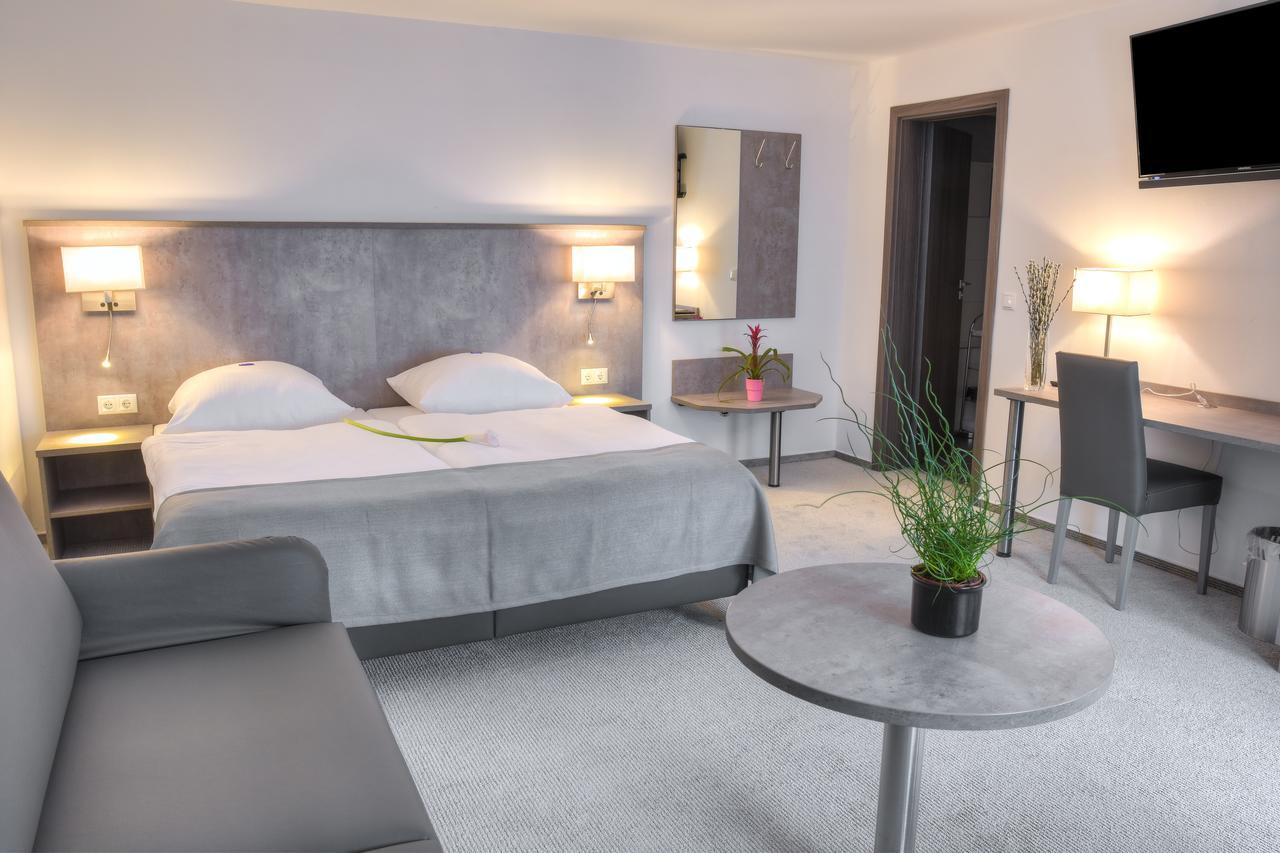 Fast Lane Hotel Barweiler Extérieur photo
