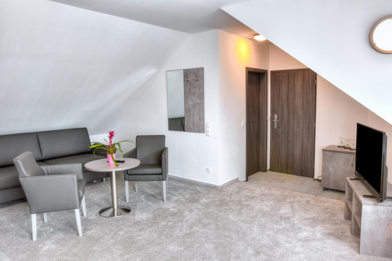 Fast Lane Hotel Barweiler Extérieur photo