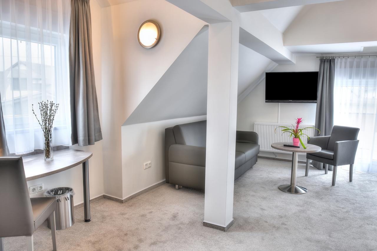 Fast Lane Hotel Barweiler Extérieur photo