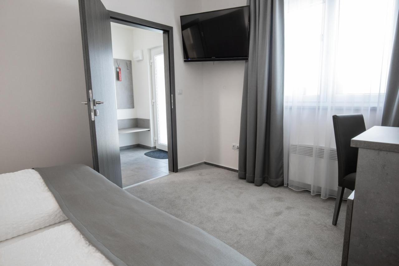Fast Lane Hotel Barweiler Extérieur photo
